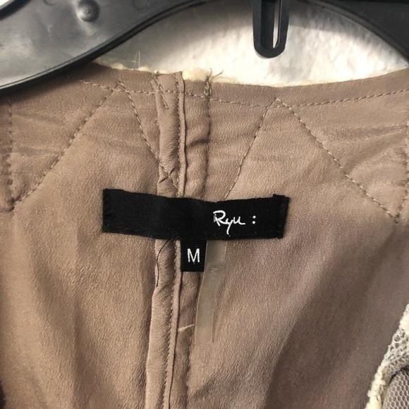 𝅺ryu lace ruffle vest sz medium - Picture 4 of 6